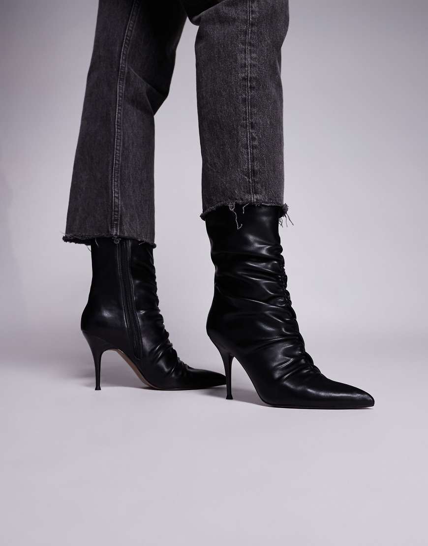 ASOS DESIGN - Erin - Geraffte Ankle-Boots in Schwarz mit hohem Absatz von ASOS DESIGN