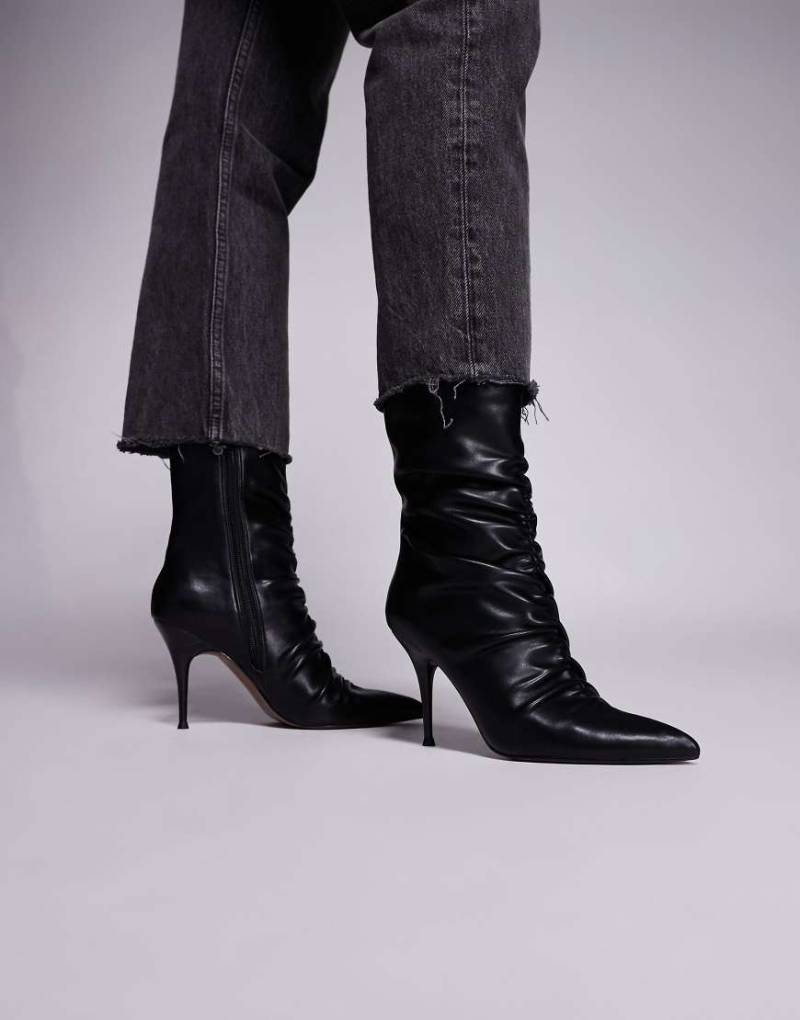 ASOS DESIGN - Erin - Geraffte Ankle-Boots in Schwarz mit hohem Absatz von ASOS DESIGN
