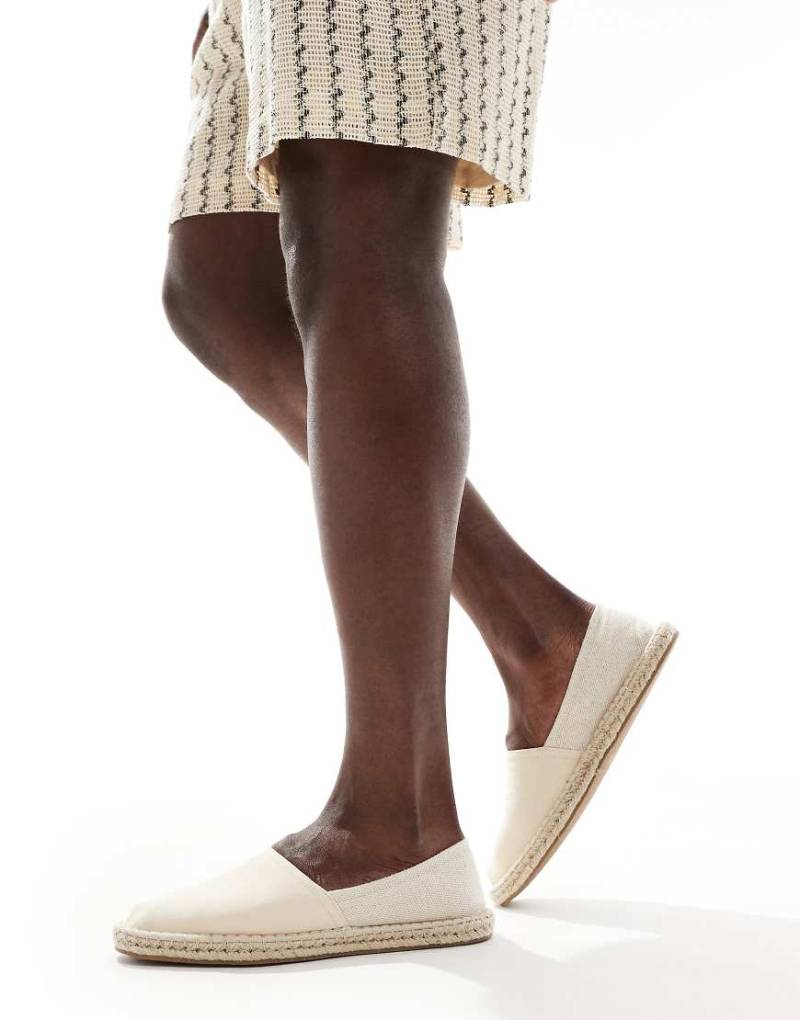ASOS DESIGN - Espadrilles aus Canvas-Mischgewebe in Wollweiß von ASOS DESIGN