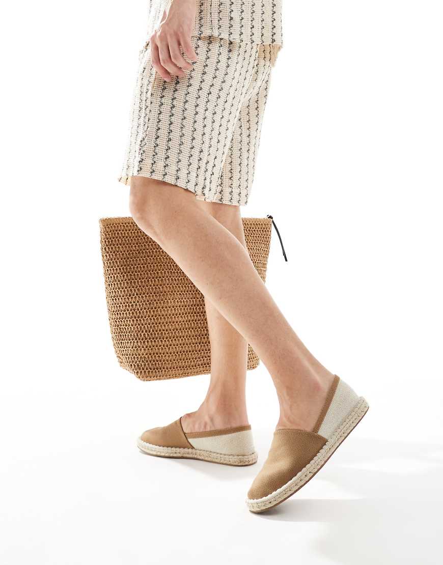 ASOS DESIGN - Espadrilles aus Canvas-Mix in Braun ASOS DESIGN - Espadrilles aus Canvas-Mix in Braun von ASOS DESIGN
