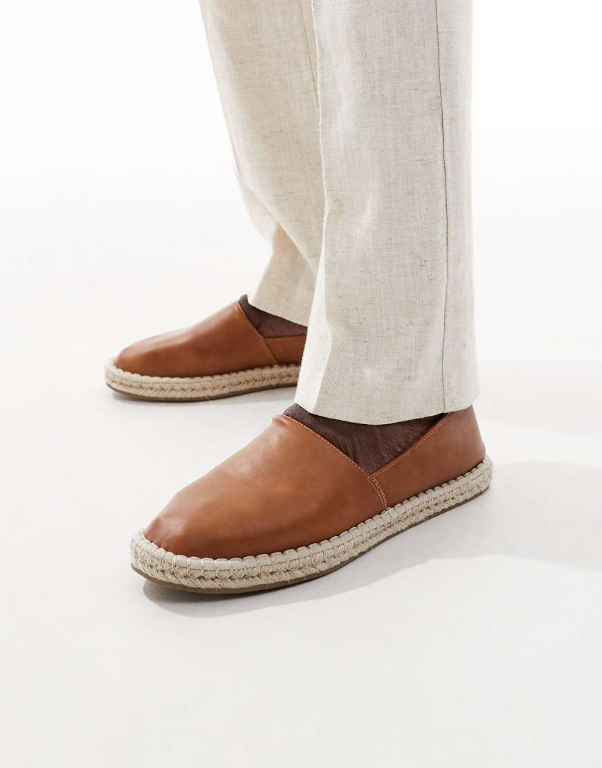 ASOS DESIGN - Espadrilles in Hellbraun ASOS DESIGN - Espadrilles in Hellbraun von ASOS DESIGN