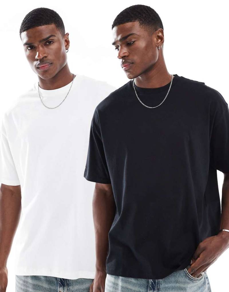 ASOS DESIGN - Essential - 2er-Pack Oversize-T-Shirts in Schwarz und Weiß-Bunt von ASOS DESIGN