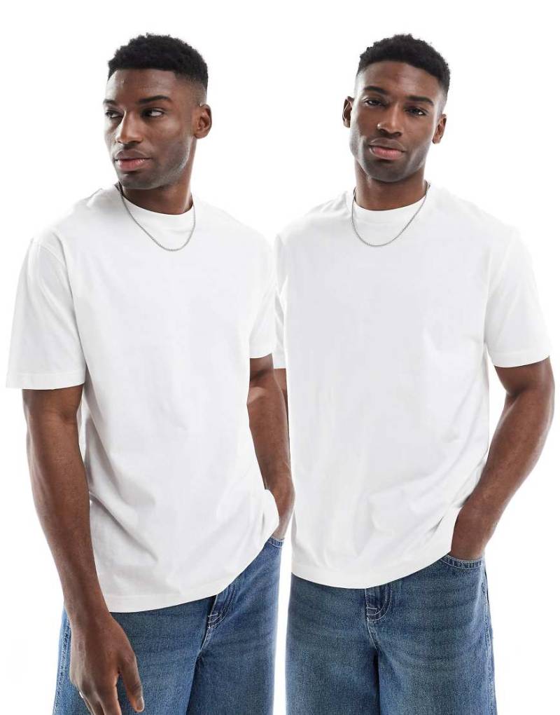ASOS DESIGN - Essential - 2er-Pack Relaxed Fit T-Shirts in Weiß mit Rundhalsausschnitt von ASOS DESIGN