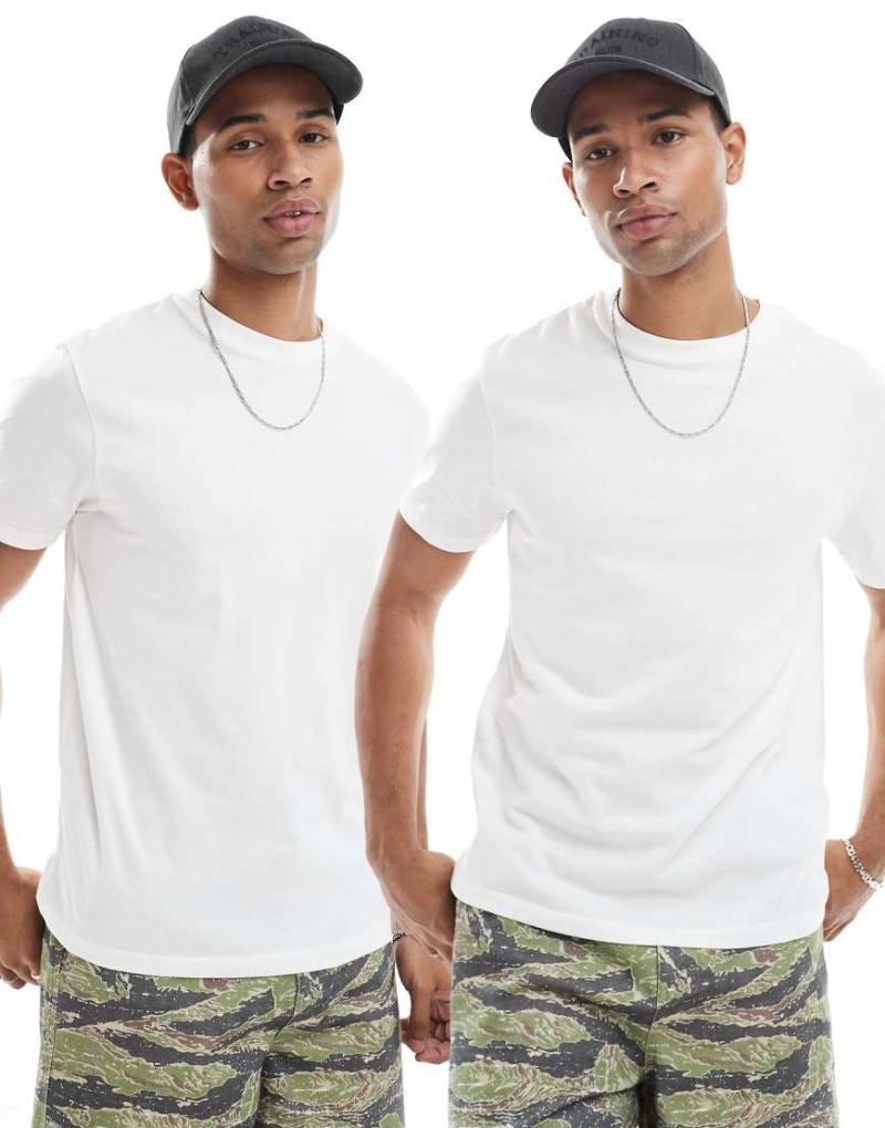 ASOS DESIGN - Essential - 2er-Pack T-Shirts in Weiß mit Rundhalsausschnitt-Bunt von ASOS DESIGN