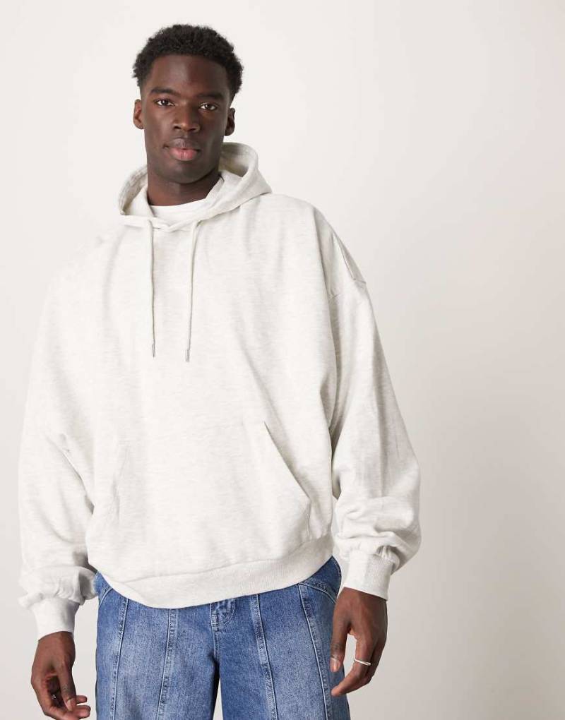ASOS DESIGN - Essential - Extremer Oversize-Kapuzenpullover in Grau meliert-Weiß von ASOS DESIGN