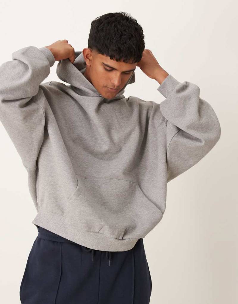 ASOS DESIGN - Essential - Extremer Oversize-Kapuzenpullover in Grau meliert von ASOS DESIGN