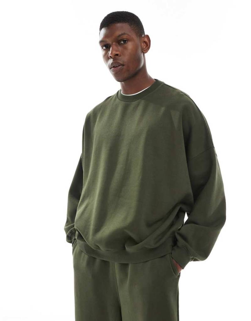 ASOS DESIGN - Essentials - Extremes Oversize-Sweatshirt in Khaki-Grün von ASOS DESIGN