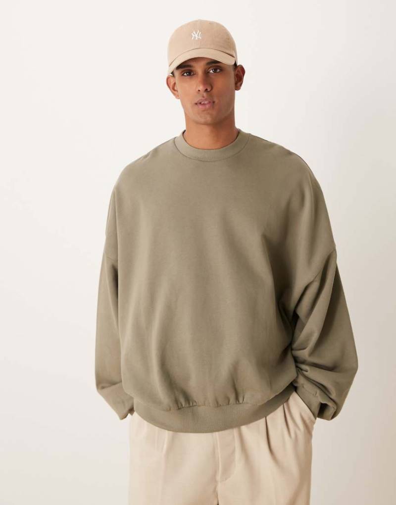 ASOS DESIGN - Essential - Extremes Oversize-Sweatshirt in Khaki-Grün von ASOS DESIGN