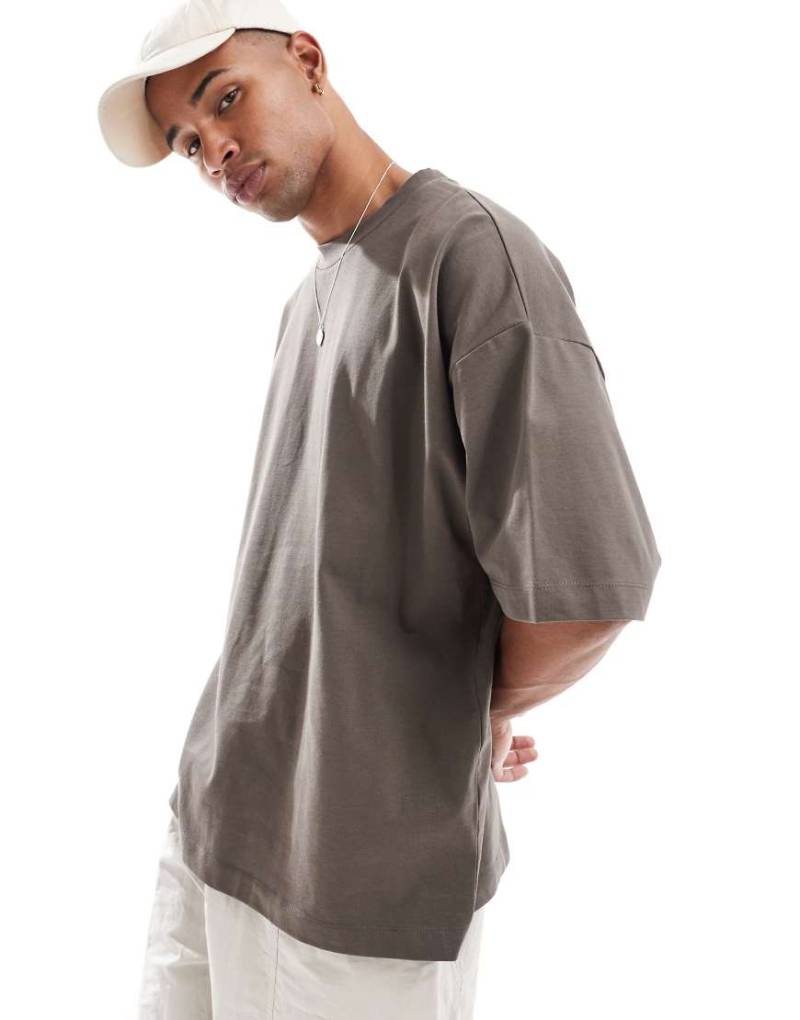 ASOS DESIGN - Essential - Extremes Oversize-T-Shirt in Khaki-Grün von ASOS DESIGN