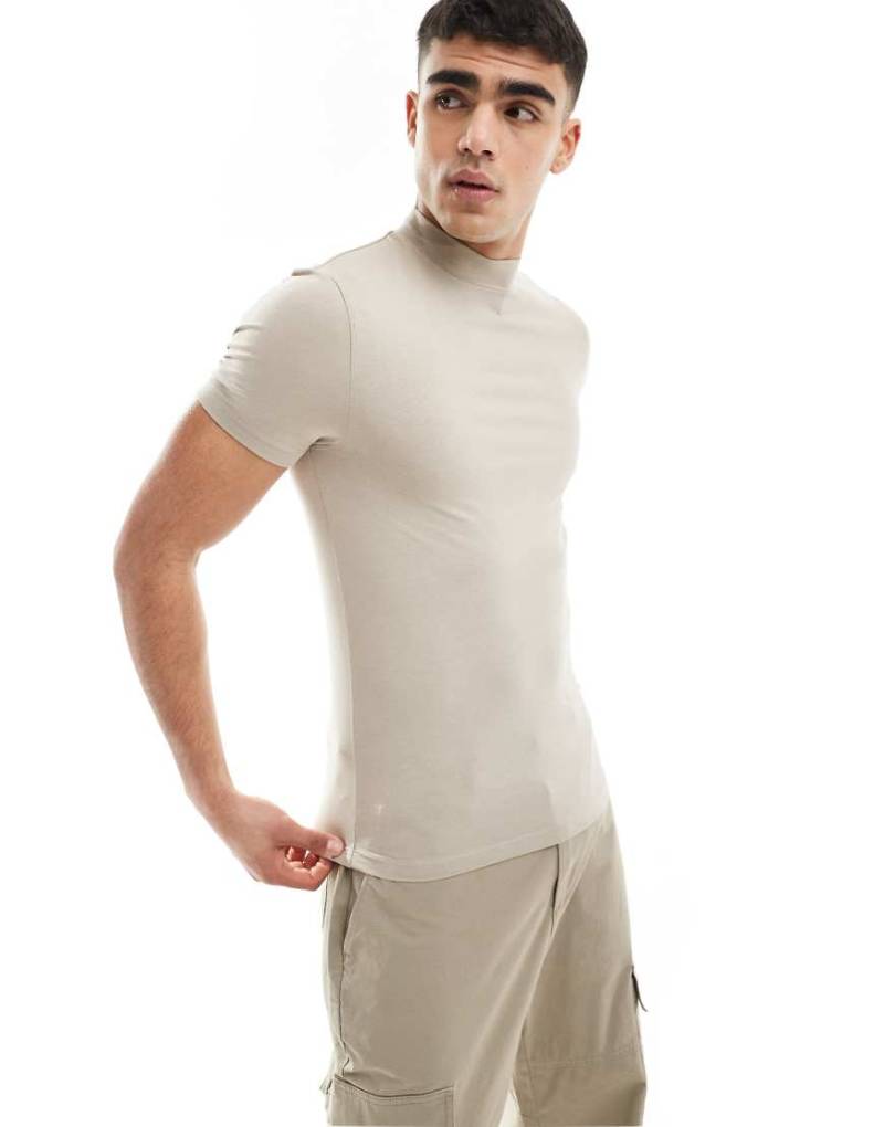 ASOS DESIGN - Essential - Hautenges T-Shirt in Stein mit hohem Ausschnitt-Neutral von ASOS DESIGN