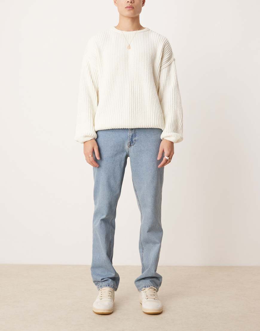 ASOS DESIGN - Jeans mit geradem Schnitt in mittelblauer Waschung von ASOS DESIGN