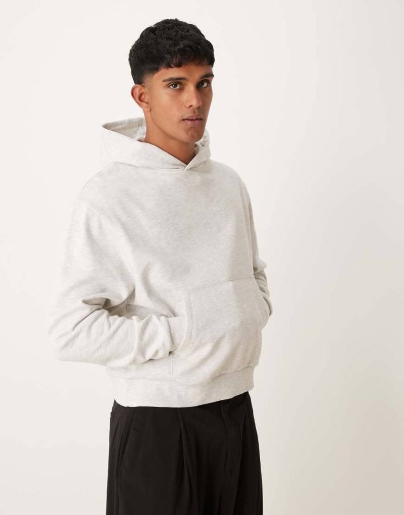 ASOS DESIGN - Essential - Kastiger Oversize-Kapuzenpullover in Grau meliert von ASOS DESIGN