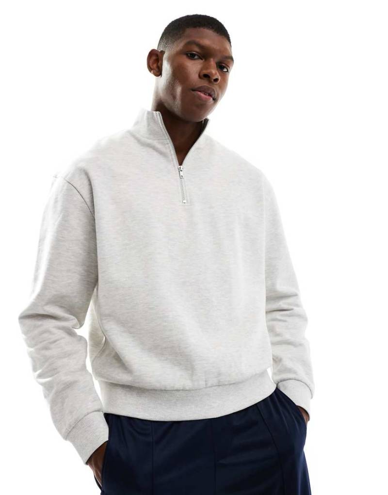 ASOS DESIGN - Essential - Boxy Fit Oversize-Sweatshirt in Weiß meliert mit kurzem Reißverschluss von ASOS DESIGN
