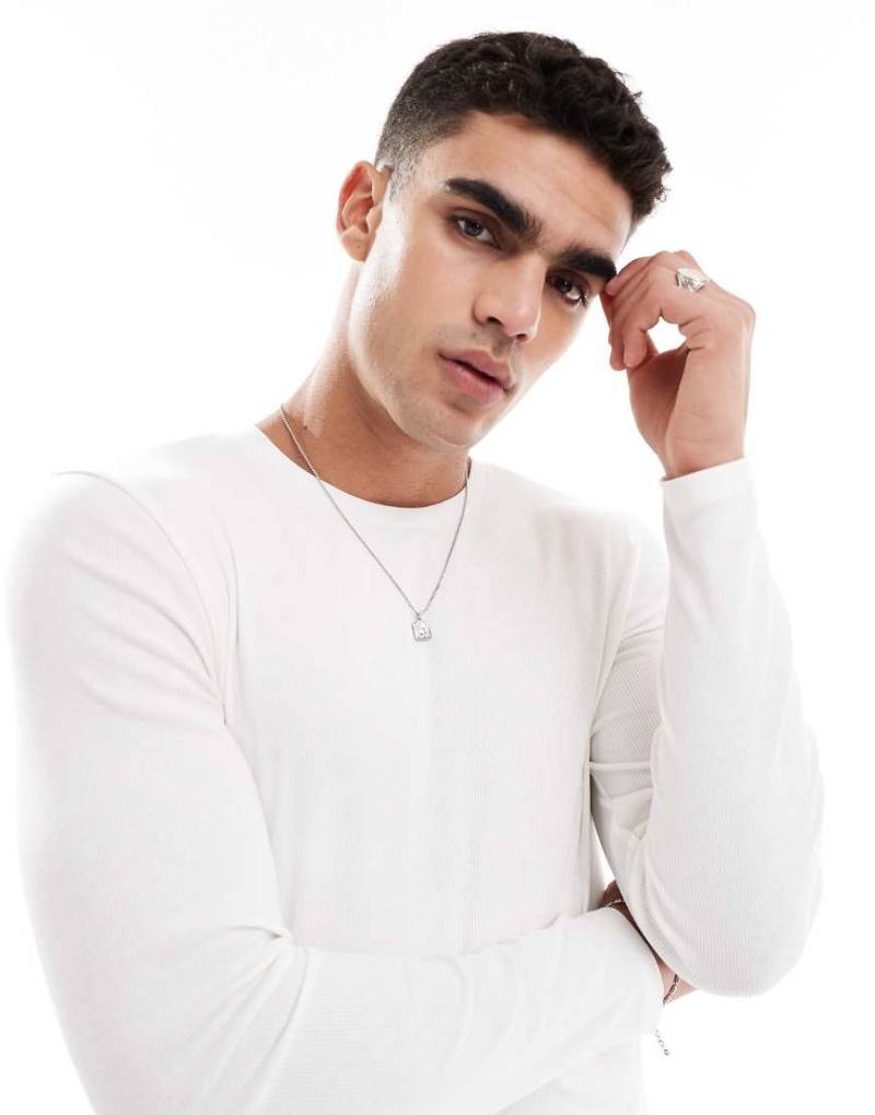ASOS DESIGN - Langärmliges, geripptes Basic-T-Shirt in Cremeweiß mit körperbetontem Schnitt von ASOS DESIGN