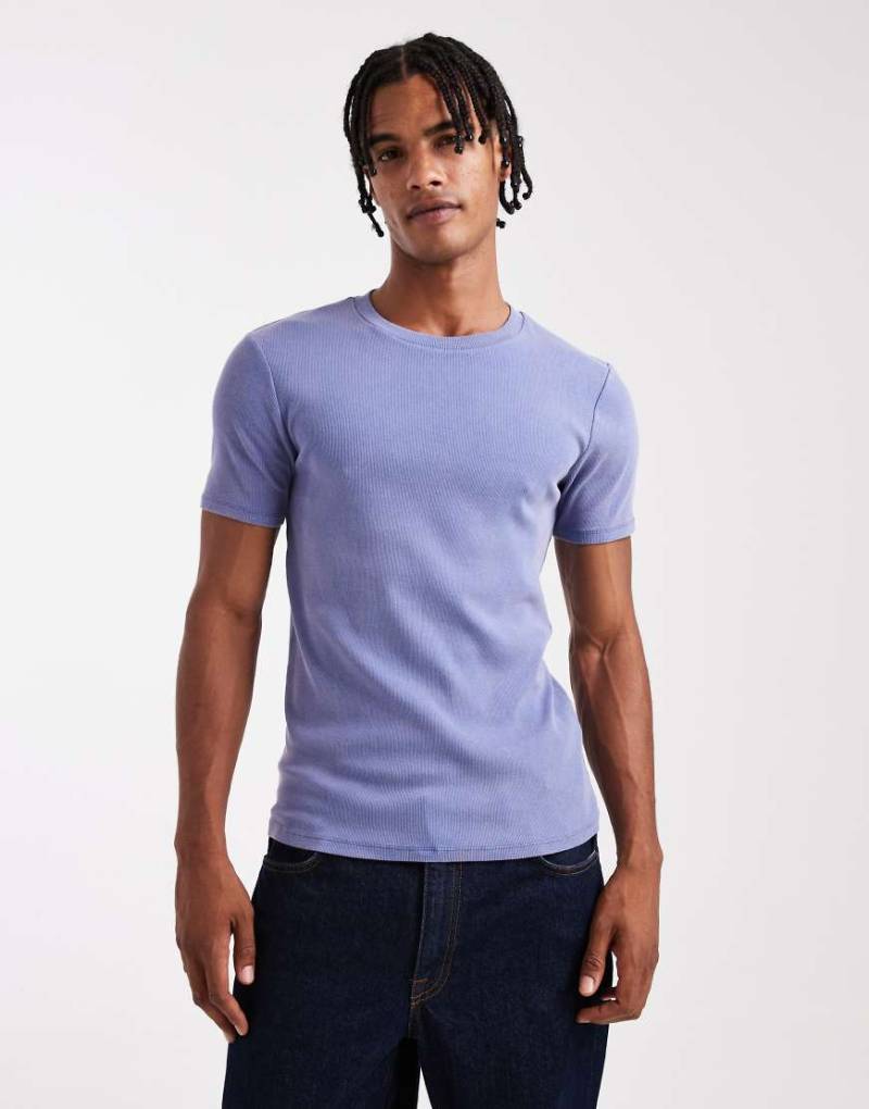 ASOS DESIGN - Körperbetontes Basic-T-Shirt in verwaschenem Blau von ASOS DESIGN