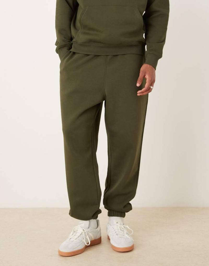 ASOS DESIGN - Essentials - Oversize-Jogginghose in Khaki-Grün von ASOS DESIGN