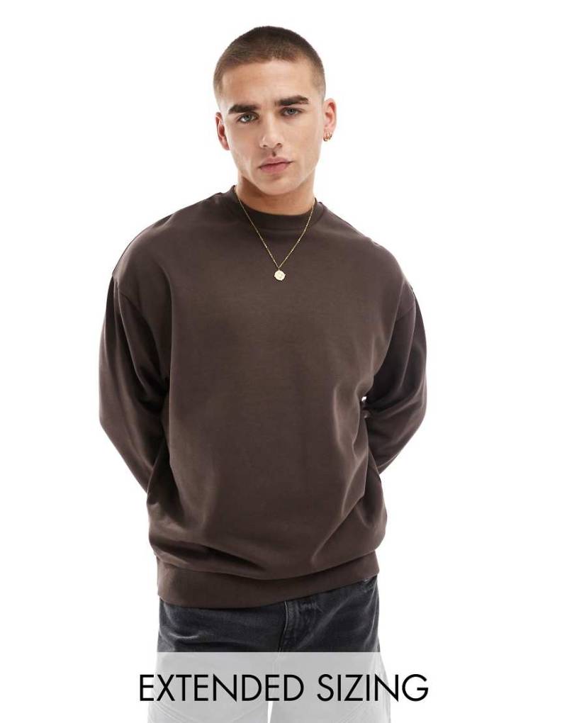 ASOS DESIGN - Essential - Oversize-Sweatshirt in Braun von ASOS DESIGN