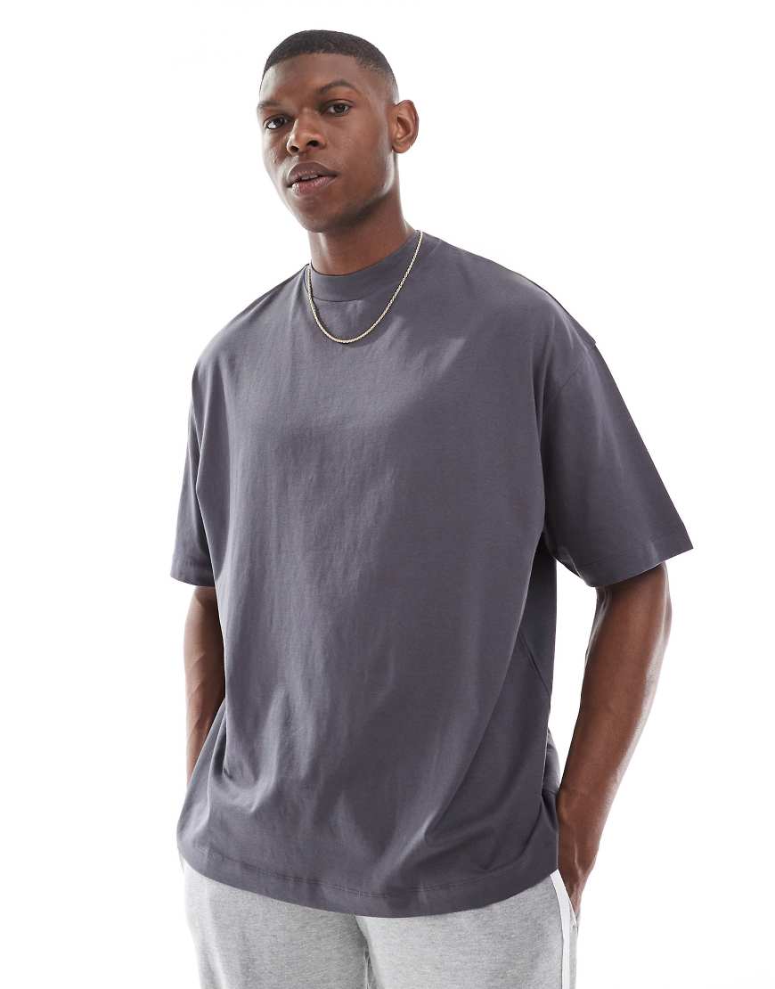 ASOS DESIGN - Basic-T-Shirt in Anthrazit mit hohem Ausschnitt und Oversize-Schnitt-Grau ASOS DESIGN - Basic-T-Shirt in Anthrazit mit hohem Ausschnitt und Oversize-Schnitt-Grau von ASOS DESIGN