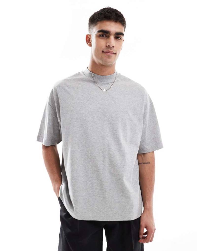 ASOS DESIGN - Basic-T-Shirt in meliertem Grau mit hohem Ausschnitt und Oversize-Schnitt von ASOS DESIGN