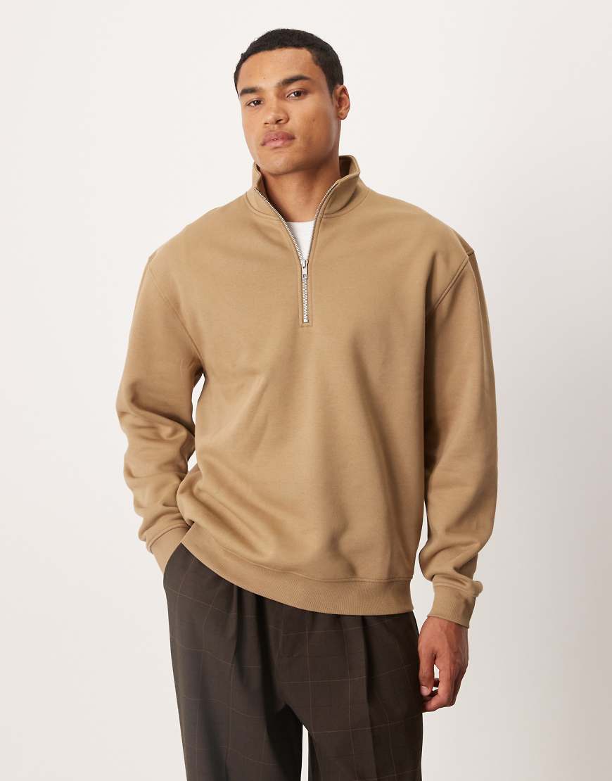 ASOS DESIGN - Essentials - Sweatshirt in Beige mit lockerer Passform und kurzem Reißverschluss-Brown ASOS DESIGN - Essentials - Sweatshirt in Beige mit lockerer Passform und kurzem Reißverschluss-Brown von ASOS DESIGN