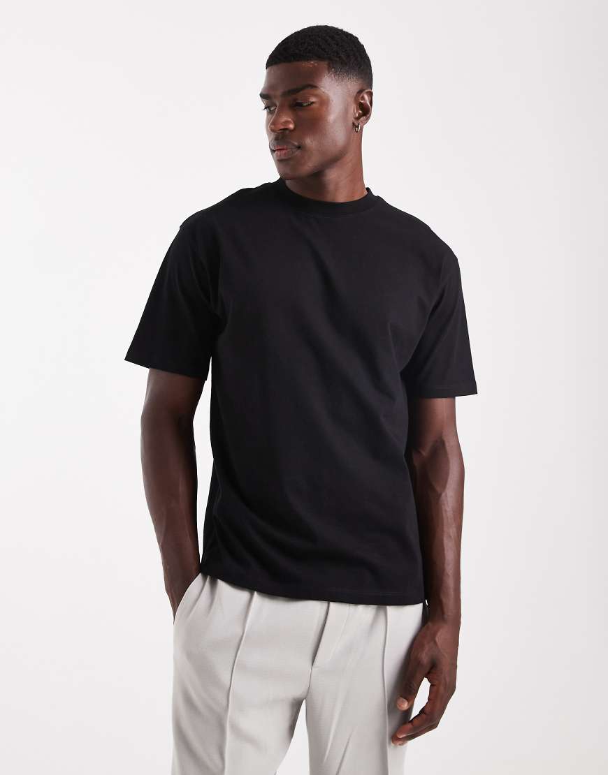 ASOS DESIGN - Basic-T-Shirt mit Relaxed Fit in Schwarz mit Rundhalsausschnitt ASOS DESIGN - Basic-T-Shirt mit Relaxed Fit in Schwarz mit Rundhalsausschnitt von ASOS DESIGN