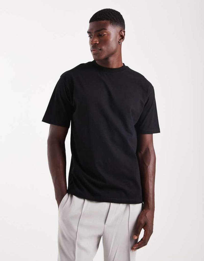 ASOS DESIGN - Basic-T-Shirt mit Relaxed Fit in Schwarz mit Rundhalsausschnitt von ASOS DESIGN