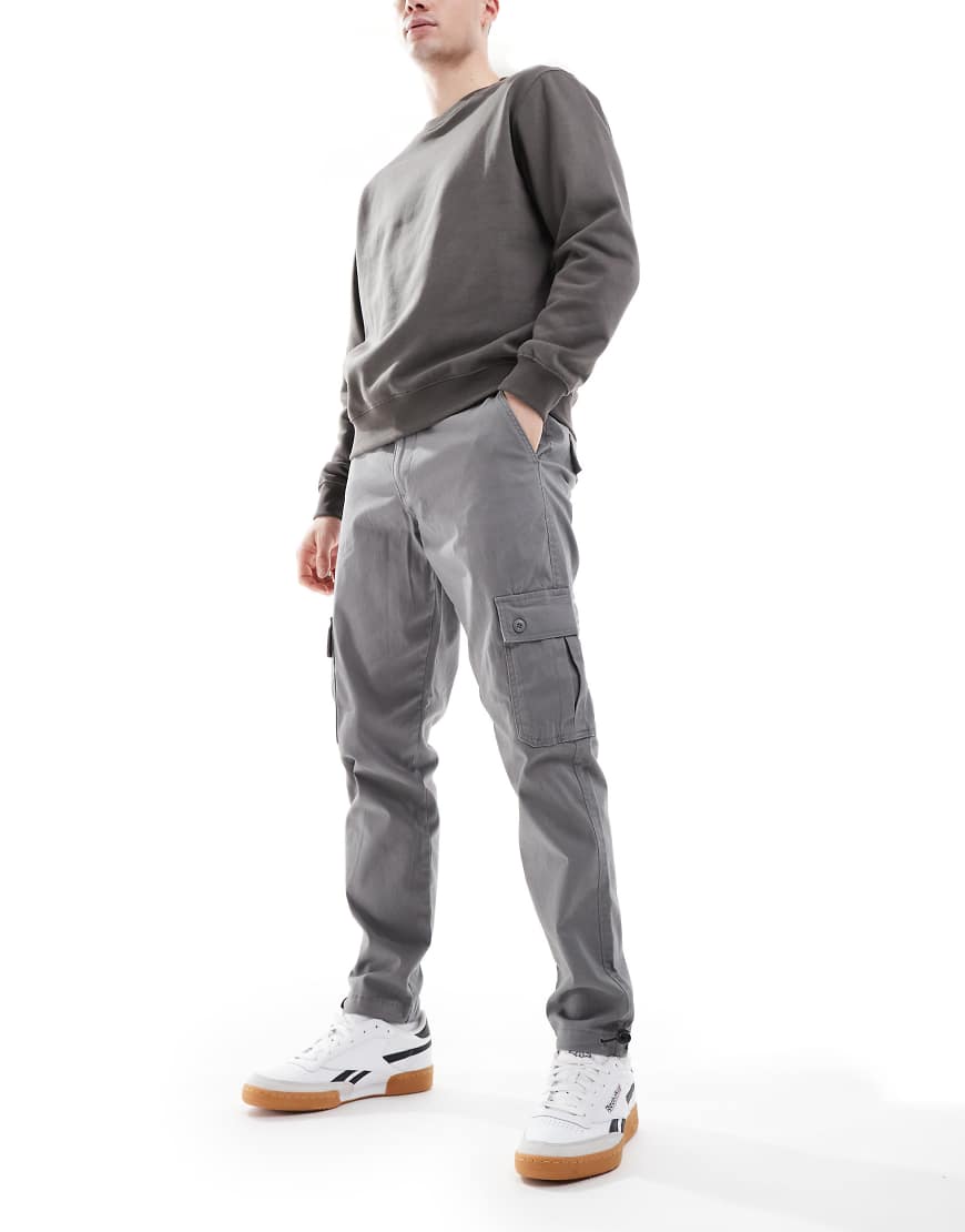ASOS DESIGN - Schmal zulaufende Cargohose in Grau von ASOS DESIGN