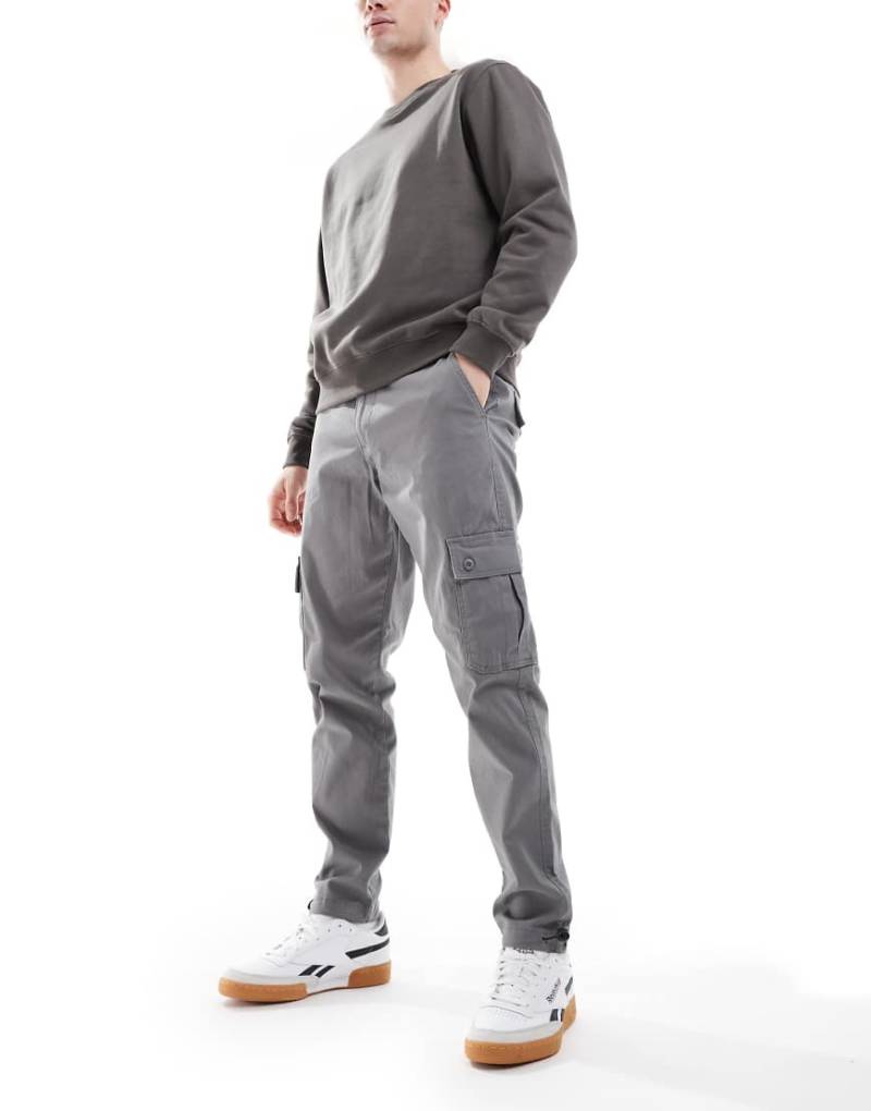 ASOS DESIGN - Schmal zulaufende Cargohose in Grau von ASOS DESIGN