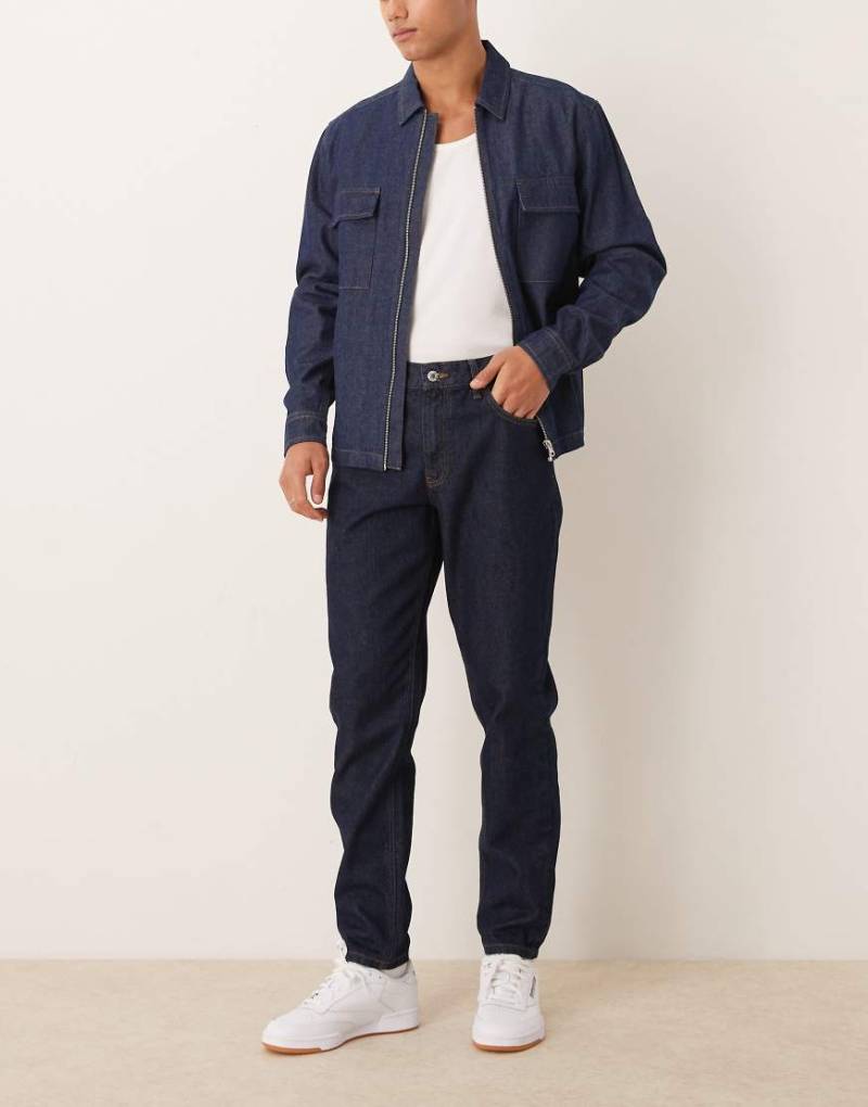 ASOS DESIGN - Klassische, feste Jeans in Indigoblau von ASOS DESIGN