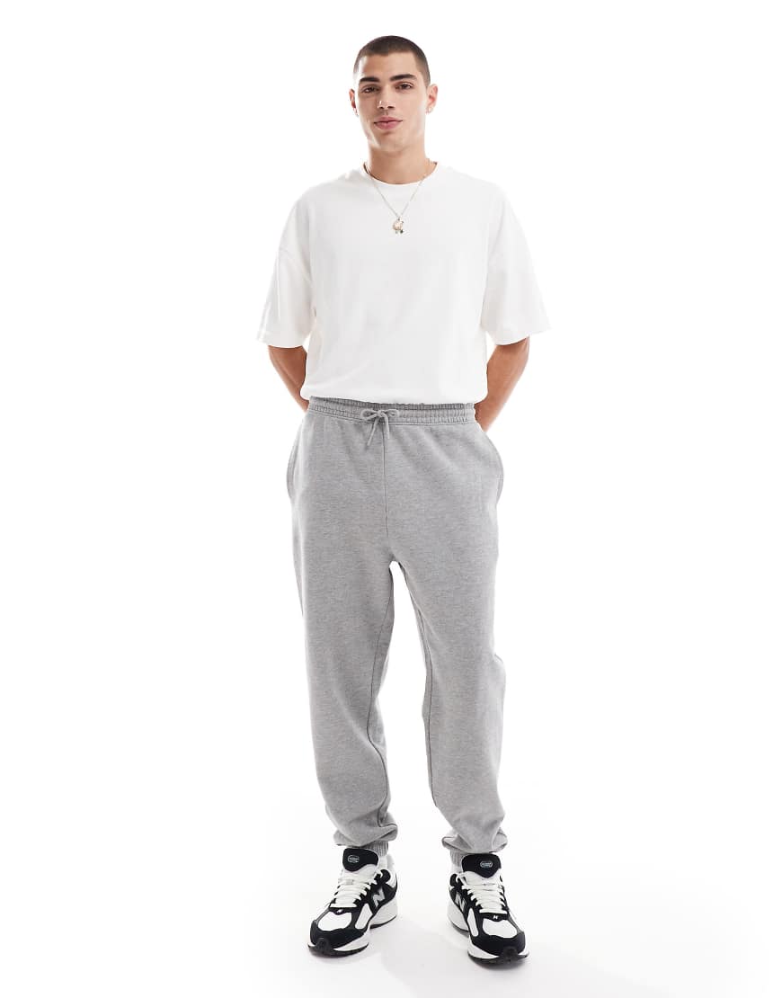 ASOS DESIGN - Essential - Schmal zulaufende Jogginghose in Grau meliert von ASOS DESIGN