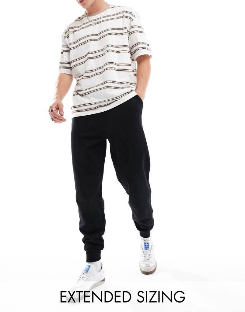 ASOS DESIGN - Essential - Schmal zulaufende Jogginghose in Schwarz von ASOS DESIGN