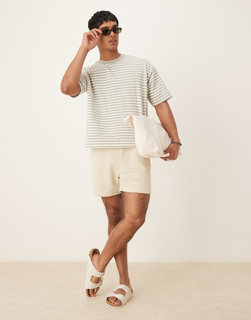 ASOS DESIGN - Essential - Slim-Fit-Shorts in Beige-Neutral von ASOS DESIGN