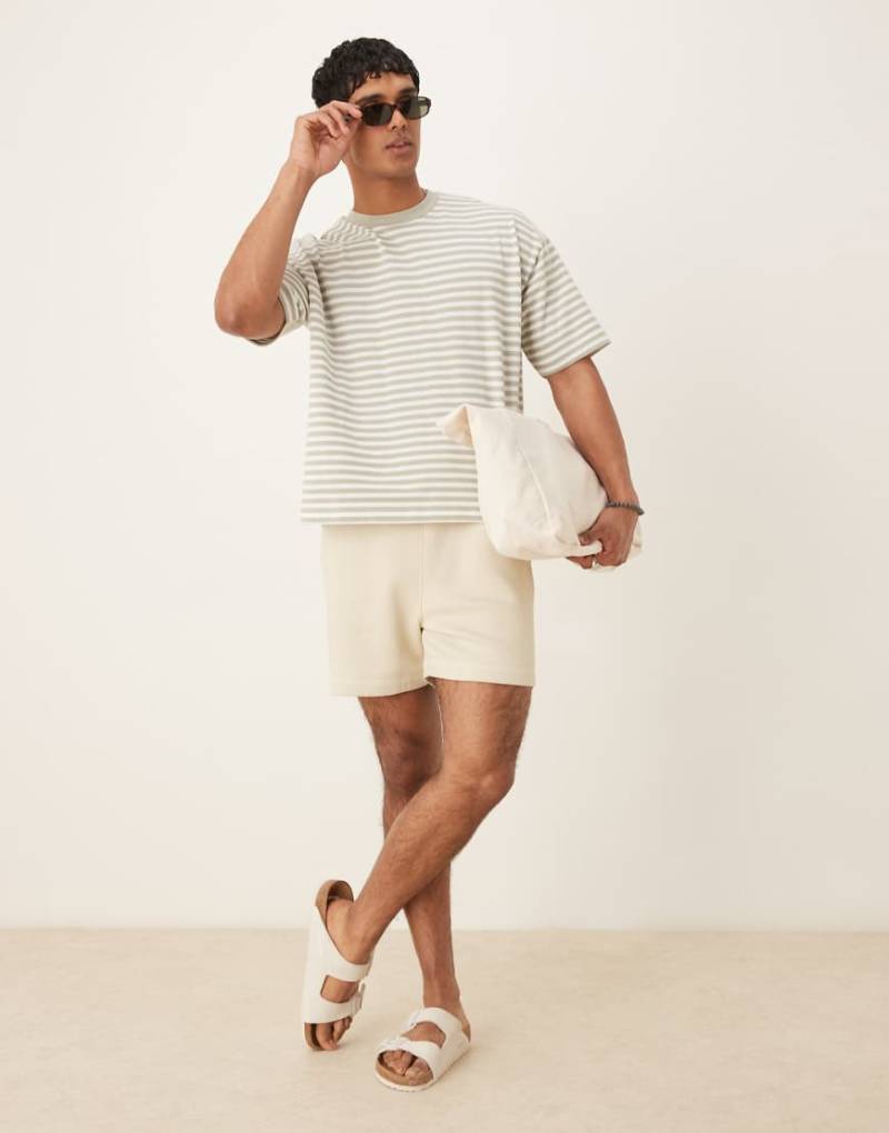 ASOS DESIGN - Essential - Slim-Fit-Shorts in Beige-Neutral von ASOS DESIGN