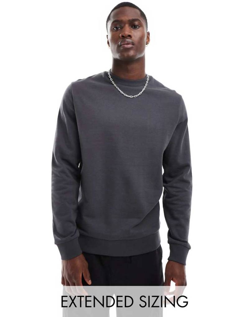 ASOS DESIGN - Essential - Sweatshirt in Anthrazit mit Rundhalsausschnitt-Grau von ASOS DESIGN