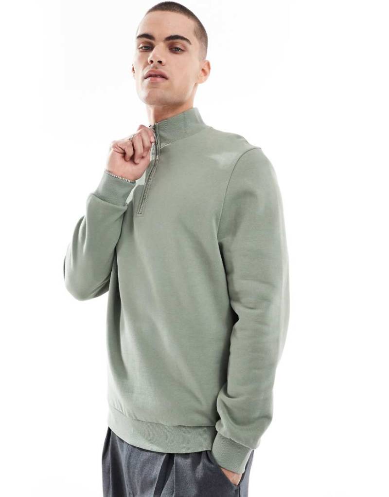 ASOS DESIGN - Essential - Sweatshirt in Mittelgrün mit kurzem Reißverschluss von ASOS DESIGN
