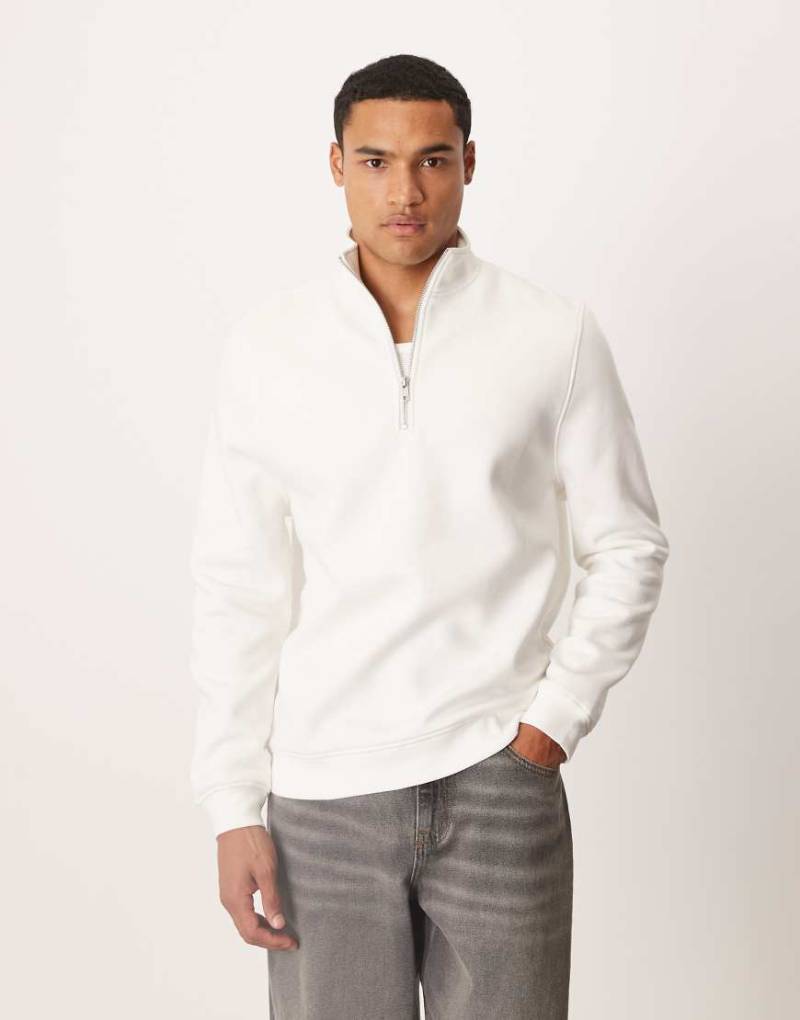 ASOS DESIGN - Essentials - Sweatshirt in Wollweiß mit kurzem Reißverschluss von ASOS DESIGN