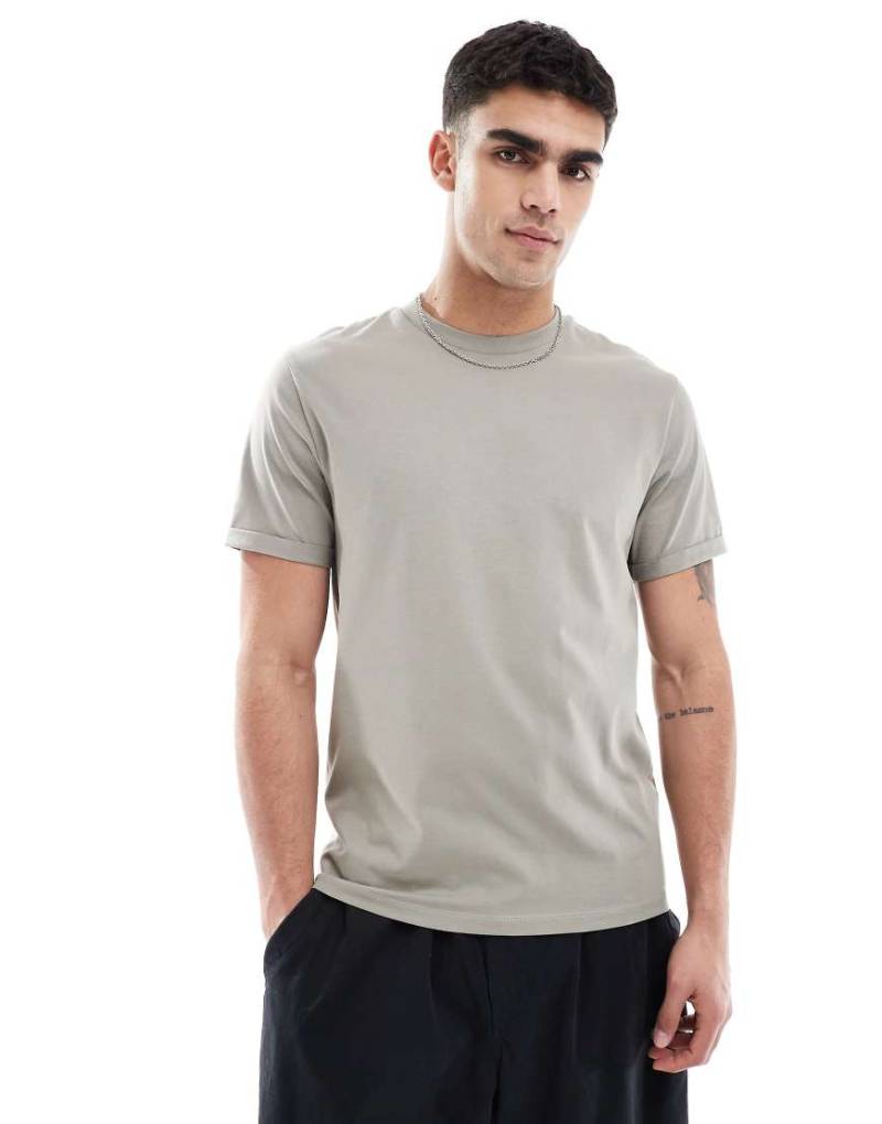 ASOS DESIGN - Basic-T-Shirt in Steinbeige mit Rundhalsausschnitt und aufgerollten Ärmeln-Neutral von ASOS DESIGN