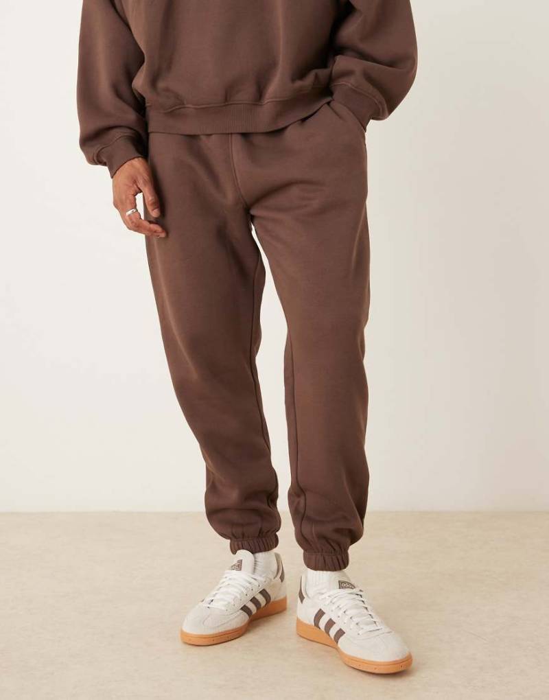 ASOS DESIGN - Essentials - Jogginghose in Braun mit geradem Schnitt-Brown von ASOS DESIGN
