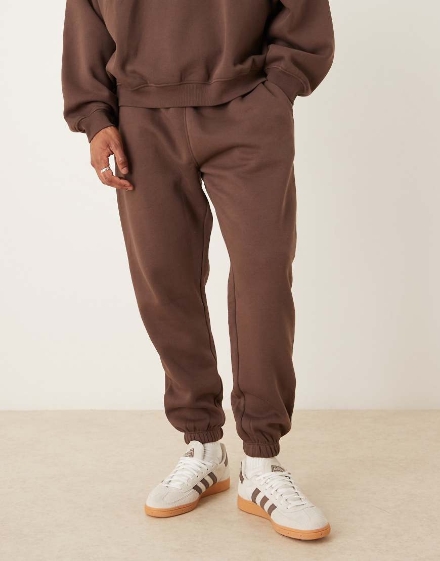 ASOS DESIGN - Essentials - Jogginghose in Braun mit geradem Schnitt-Brown von ASOS DESIGN