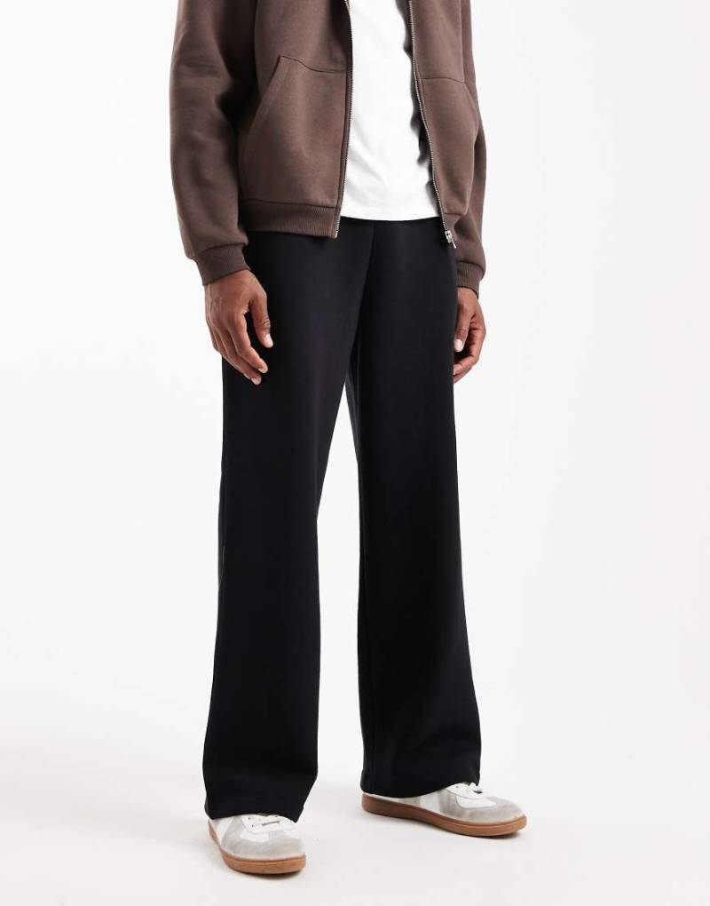 ASOS DESIGN - Essentials - Jogginghose in Schwarz mit weitem Bein ASOS DESIGN - Essentials - Jogginghose in Schwarz mit weitem Bein von ASOS DESIGN