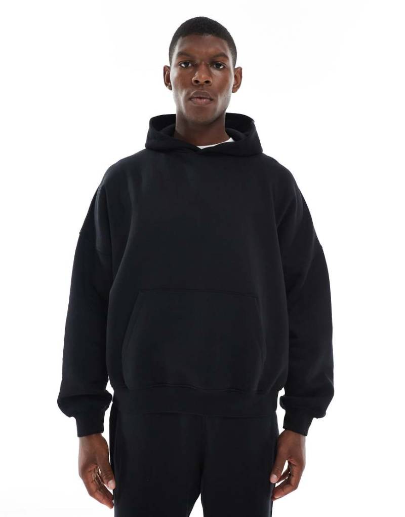 ASOS DESIGN - Essentials - Kapuzenpullover in Schwarz mit extremer Oversize-Passform von ASOS DESIGN