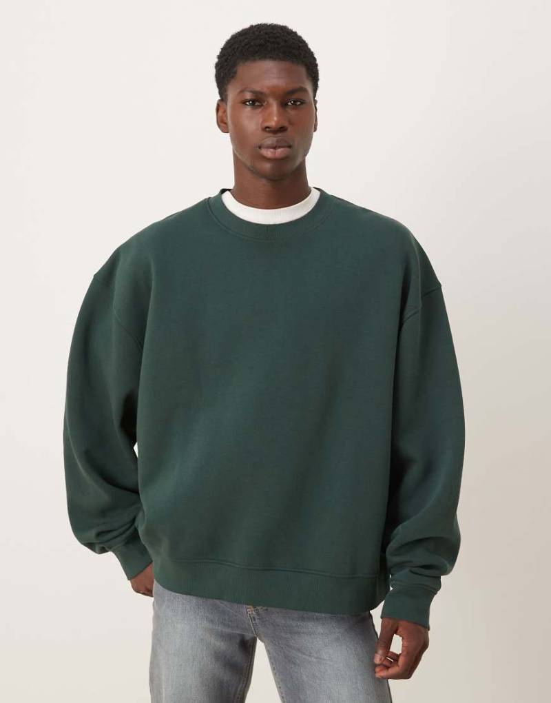 ASOS DESIGN - Essentials - Kastiges Relaxed-Fit-Sweatshirt in Dunkelgrün von ASOS DESIGN