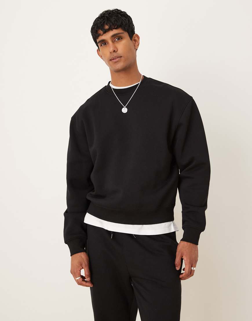 ASOS DESIGN - Essentials - Kastiges Relaxed-Fit-Sweatshirt in Schwarz von ASOS DESIGN
