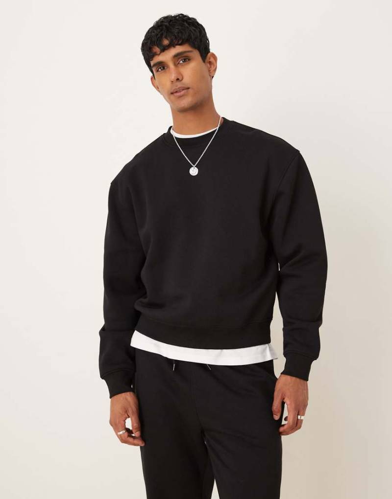 ASOS DESIGN - Essentials - Kastiges Relaxed-Fit-Sweatshirt in Schwarz von ASOS DESIGN