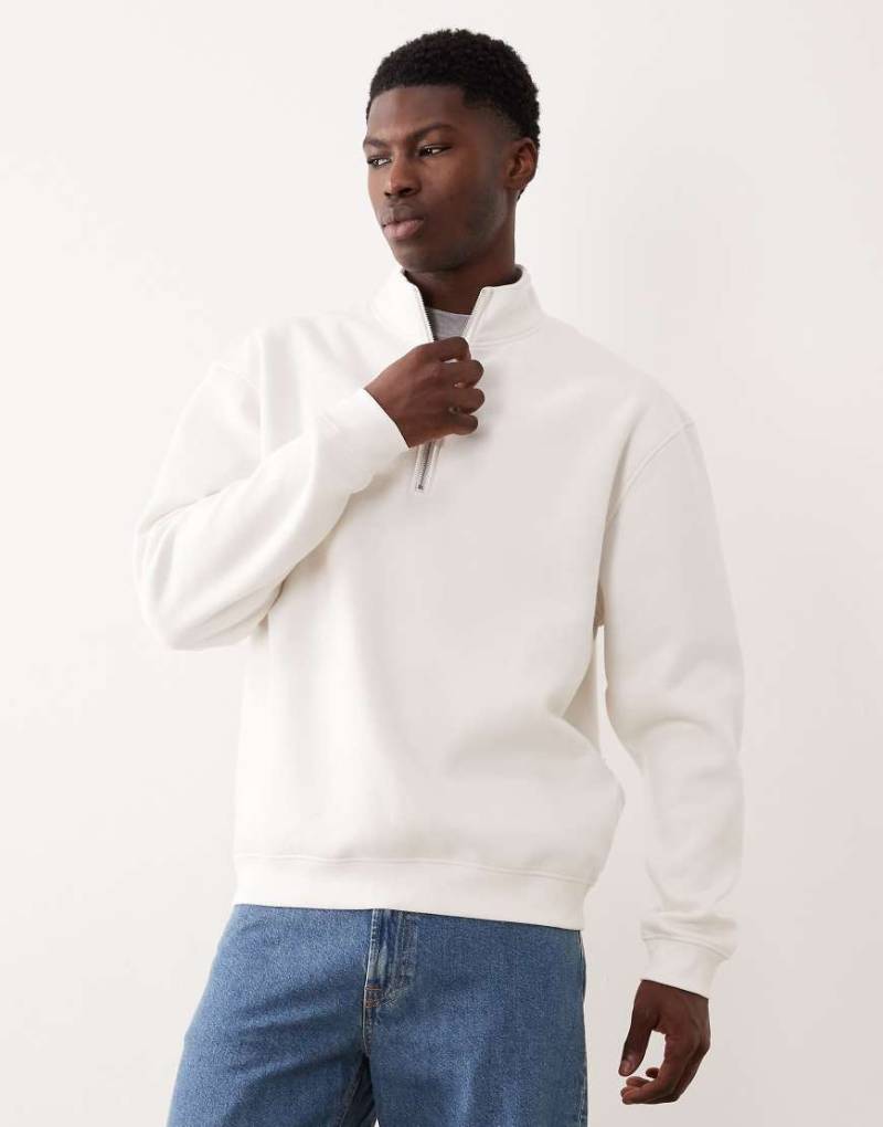 ASOS DESIGN - Essentials - Relaxed-Fit-Sweatshirt in Beige mit kurzem Reißverschluss-Neutral von ASOS DESIGN