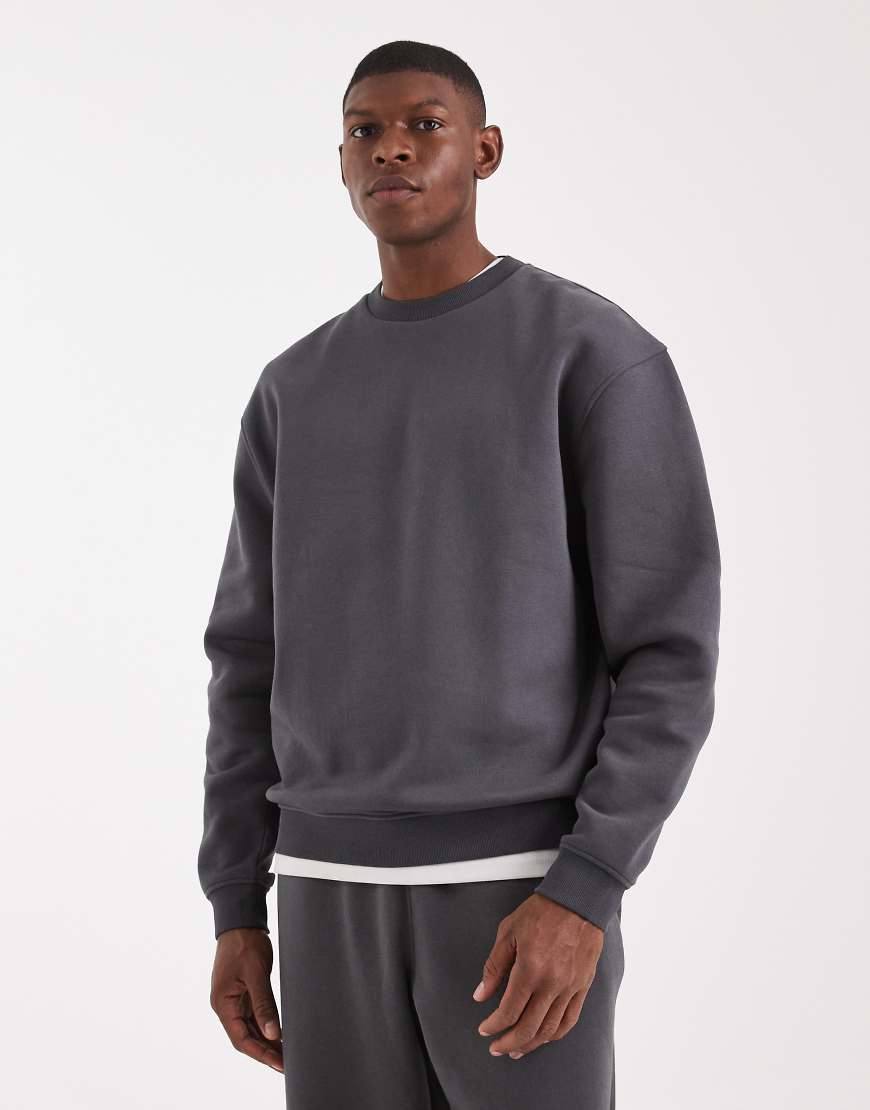 ASOS DESIGN - Essentials - Sweatshirt in Anthrazit-Grau von ASOS DESIGN