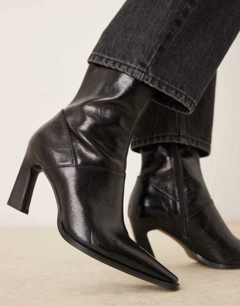 ASOS DESIGN - Estella - Ankle-Boots aus schwarzem Leder mit kantiger Zehenpartie von ASOS DESIGN