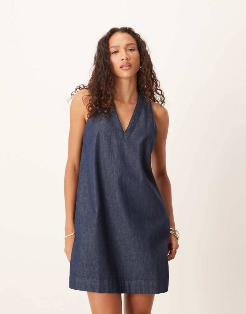 ASOS DESIGN - Etuikleid aus Denim in Rinse-Waschung mit V-Ausschnitt-Blau von ASOS DESIGN
