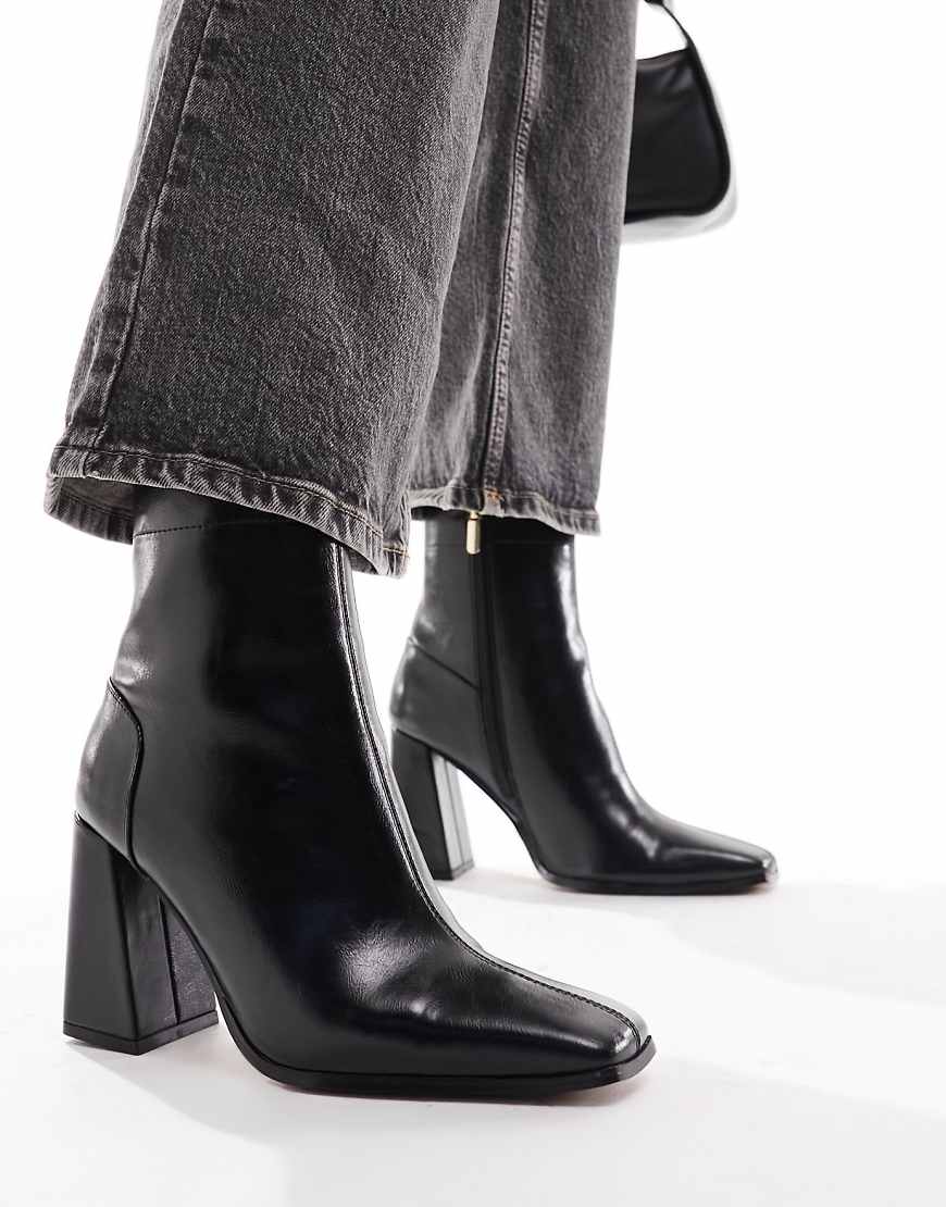 ASOS DESIGN - Everest - Stiefel in Schwarz mit ausgestelltem Absatz von ASOS DESIGN