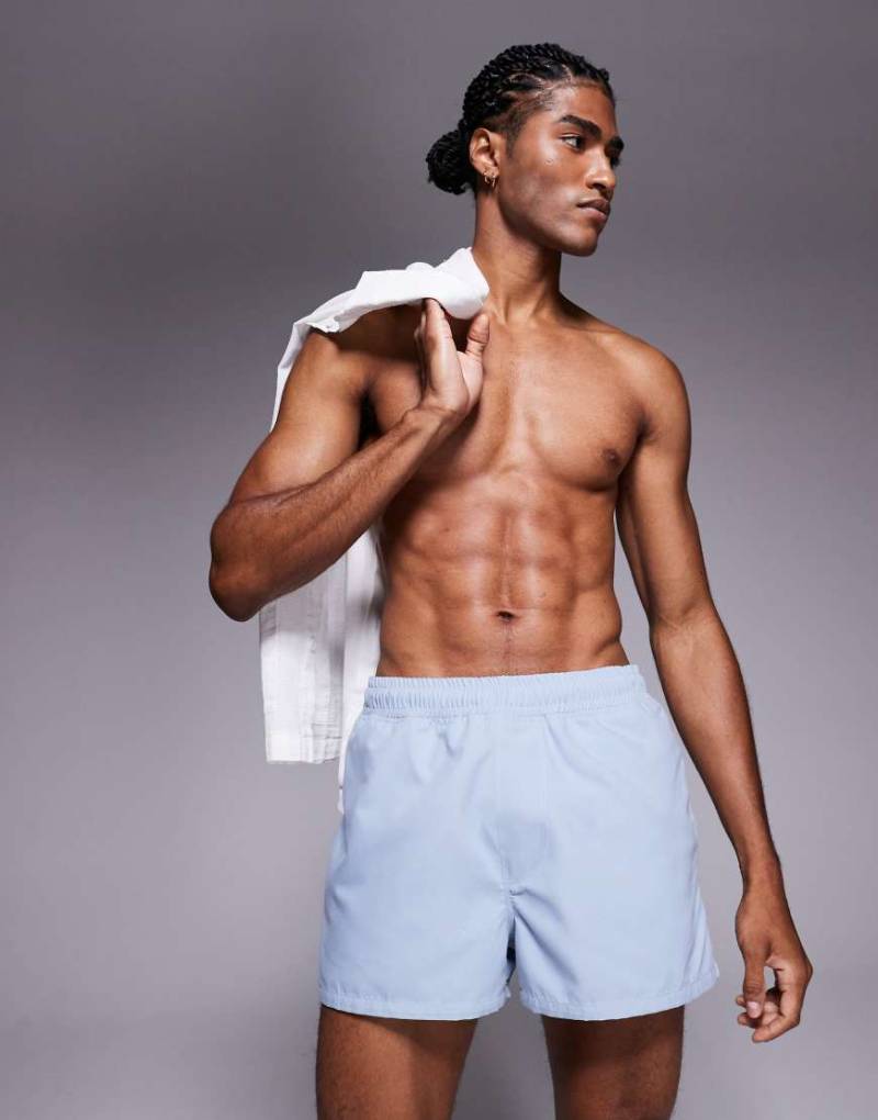 ASOS DESIGN - Extra kurze Badeshorts in Blau von ASOS DESIGN